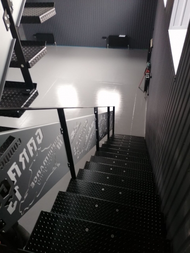 Кованая лестница для СТО - 2